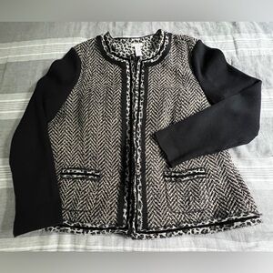Chico's Mixed Media Animal Print
Tweed Jacket/Blazer Chicos Size 3